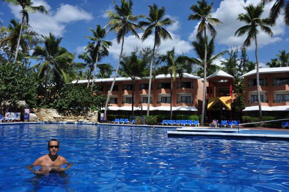 Aproveitando as piscinas do hotel em Punta Cana, no litoral da República Dominicana